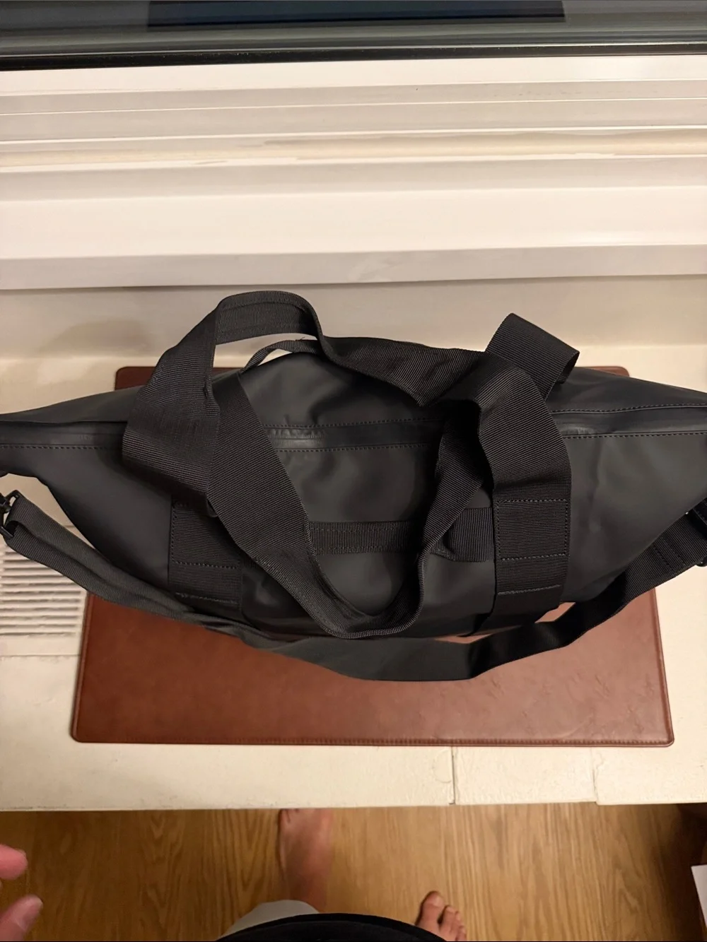 🎂SALE🎂 NWOT 🎂 RAINS 🎂 WATERPROOF TOTE BAG 🎂 BLACK 🎂 MEDIUM - Picture 7 of 8
